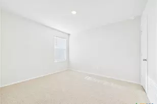 1012 Betsy Dr, Seguin, TX 78155 - Photo 14
