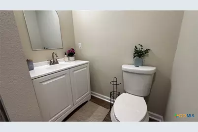 808 E 6th Street, Nixon, TX 78140 - Photo 24