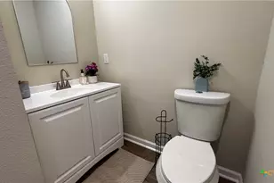 808 E 6th St, Nixon, TX 78140 - Photo 24