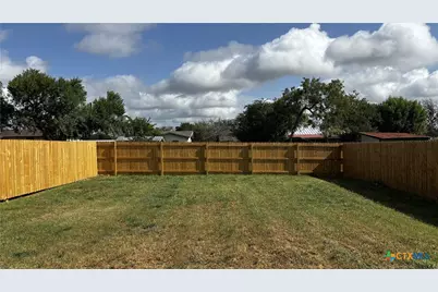 808 E 6th Street, Nixon, TX 78140 - Photo 30
