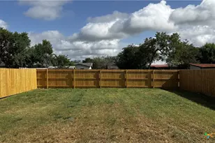 808 E 6th St, Nixon, TX 78140 - Photo 30