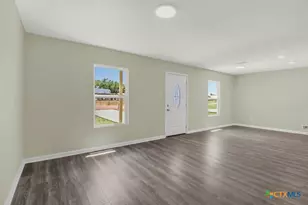 808 E 6th St, Nixon, TX 78140 - Photo 4