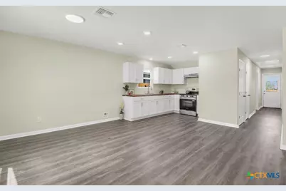 808 E 6th Street, Nixon, TX 78140 - Photo 6