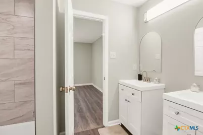808 E 6th Street, Nixon, TX 78140 - Photo 12