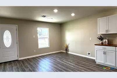 808 E 6th Street, Nixon, TX 78140 - Photo 8