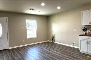 808 E 6th St, Nixon, TX 78140 - Photo 8