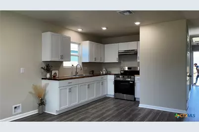 808 E 6th Street, Nixon, TX 78140 - Photo 6