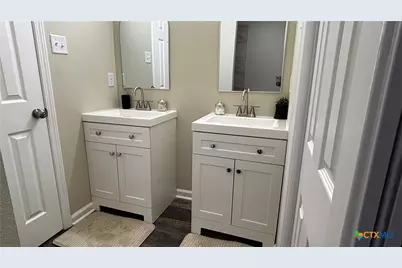 808 E 6th Street, Nixon, TX 78140 - Photo 18