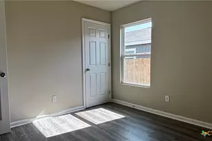 808 E 6th St, Nixon, TX 78140 - Photo 20