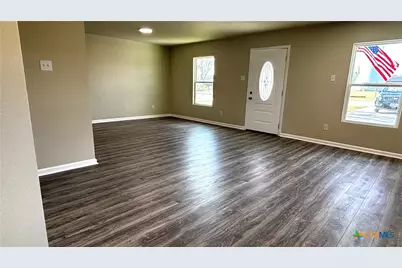 808 E 6th Street, Nixon, TX 78140 - Photo 10