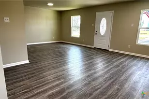 808 E 6th St, Nixon, TX 78140 - Photo 10