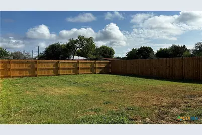 808 E 6th Street, Nixon, TX 78140 - Photo 28