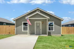 808 E 6th St, Nixon, TX 78140 - Photo 2