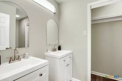 808 E 6th Street, Nixon, TX 78140 - Photo 14
