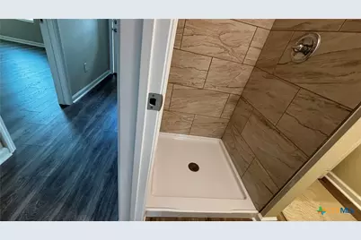 808 E 6th Street, Nixon, TX 78140 - Photo 24