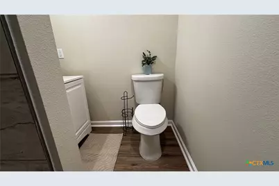 808 E 6th Street, Nixon, TX 78140 - Photo 22