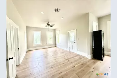 405 E Commercial Street #2, Victoria, TX 77901 - Photo 4