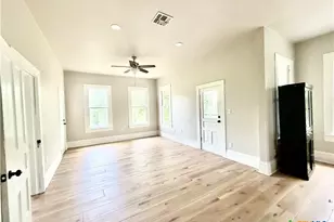 405 E Commercial St, Victoria, TX 77901 - Photo 4