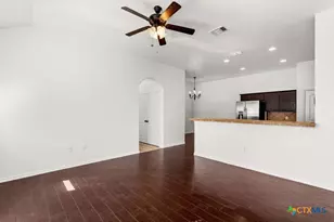586 Creekside Cir, New Braunfels, TX 78130 - Photo 2