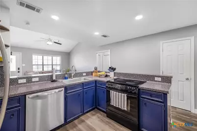 607 Dove, Victoria, TX 77905 - Photo 14