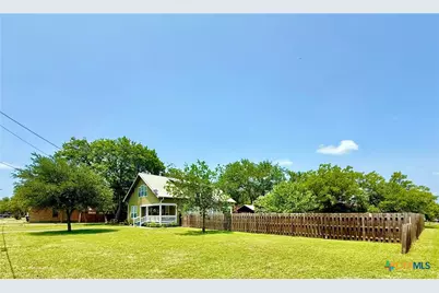 602 N Ridge Street, Hallettsville, TX 77964 - Photo 2