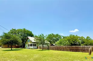 602 N Ridge St, Hallettsville, TX 77964 - Photo 2