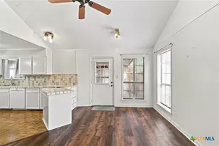 101 A Maplewood Dr, Victoria, TX 77901 - Photo 6