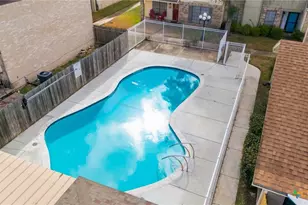 101 A Maplewood Dr, Victoria, TX 77901 - Photo 2