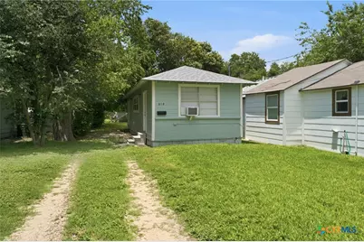 618 E Ireland Street, Seguin, TX 78155 - Photo 4