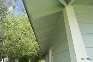 618 E Ireland St, Seguin, TX 78155 - Photo 6