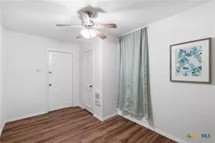 618 E Ireland St, Seguin, TX 78155 - Photo 16
