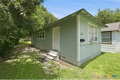 618 E Ireland Street, Seguin, TX 78155 - Photo 1