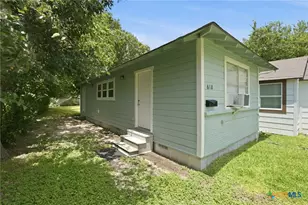 618 E Ireland St, Seguin, TX 78155 - Photo 1