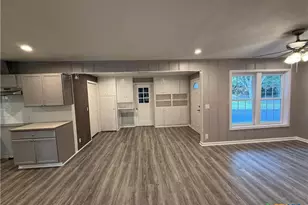 302 Smith St, Gonzales, TX 78629 - Photo 4