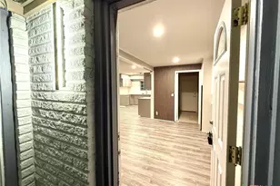 302 Smith St, Gonzales, TX 78629 - Photo 2