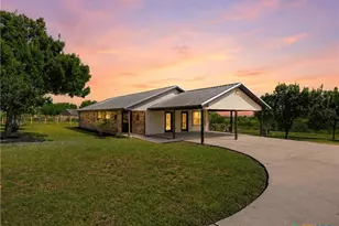 913 Ridge Dr, San Marcos, TX 78666 - Photo 2