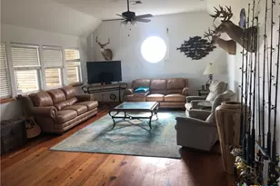 103 W Commerce St, Port O'Connor, TX 77982 - Photo 4