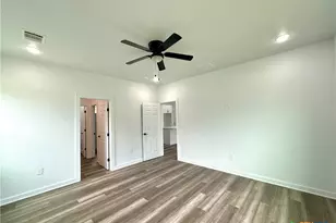 501 Walnut St, Yoakum, TX 77995 - Photo 18