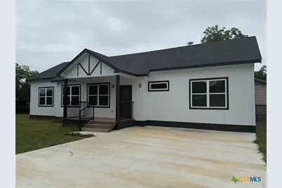 501 Walnut St, Yoakum, TX 77995 - Photo 2