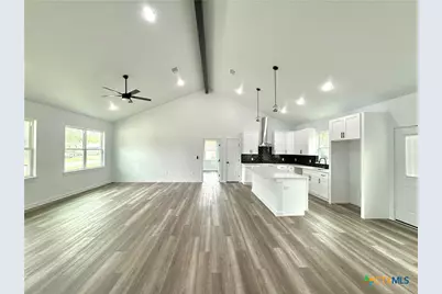 501 Walnut St, Yoakum, TX 77995 - Photo 8