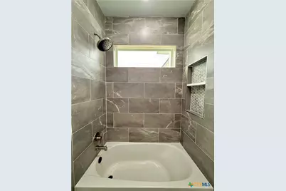 501 Walnut St, Yoakum, TX 77995 - Photo 30