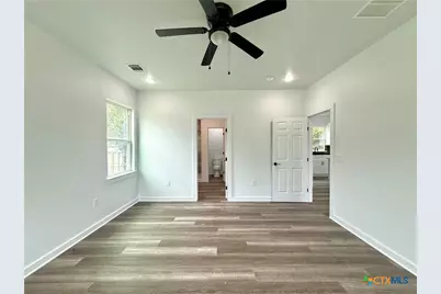 501 Walnut St, Yoakum, TX 77995 - Photo 20