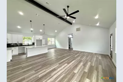 501 Walnut St, Yoakum, TX 77995 - Photo 4
