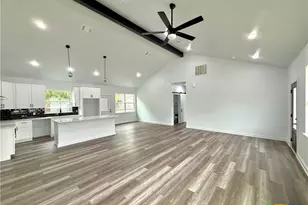 501 Walnut St, Yoakum, TX 77995 - Photo 4
