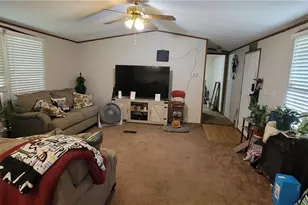 706 W Cleveland Ave, Seadrift, TX 77983 - Photo 4