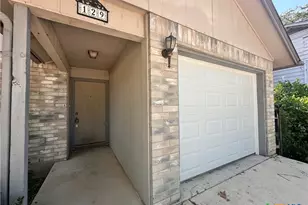 129 Riverside Dr, San Marcos, TX 78666 - Photo 2