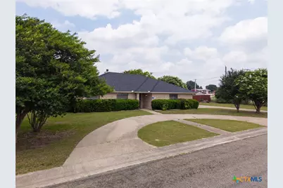 148 Sunflower, Lampasas, TX 76550 - Photo 2
