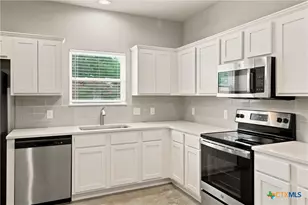 611 E Martindale St, Seguin, TX 78155 - Photo 4