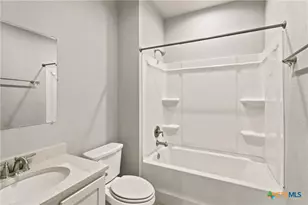611 E Martindale St, Seguin, TX 78155 - Photo 8