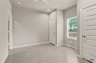 611 E Martindale St, Seguin, TX 78155 - Photo 10